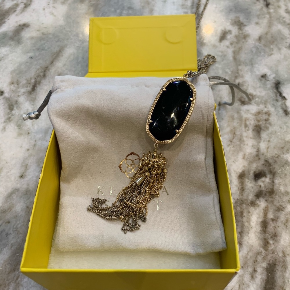 Kendra Scott necklace